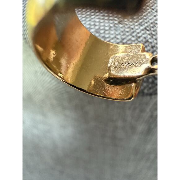 Vtg Monet Diamond Cut Huggie Earrings Gold Tone Pierced Classic Career Casual - Picture 5 of 5